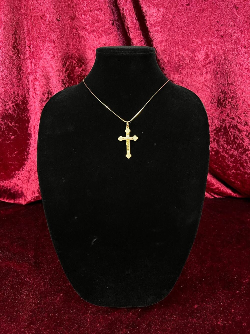 Vintage Gold Tone Cross Necklace - White Enamel Crucifix Pendant - 17.5"